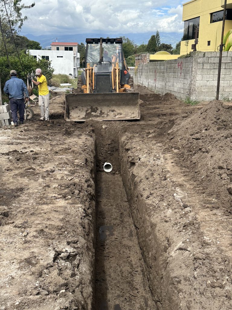 Trabajos de excavación con maquinaria para infraestructura en el proyecto terminado Nuvo La Armenia.