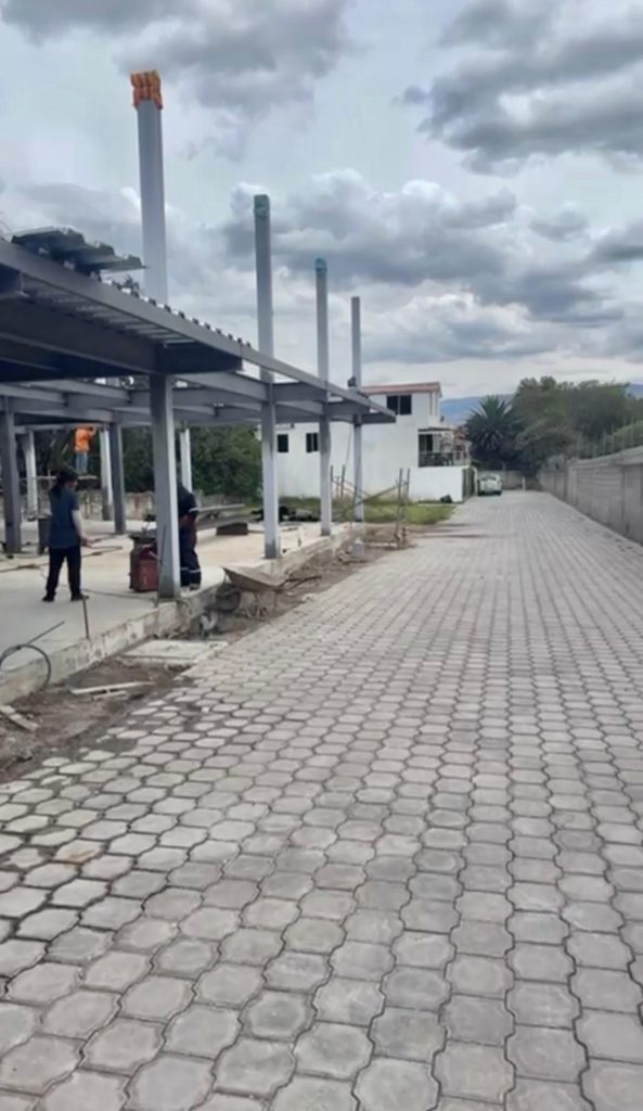 Infraestructura pública y adoquín de calle en el proyecto terminado Nuvo La Armenia.