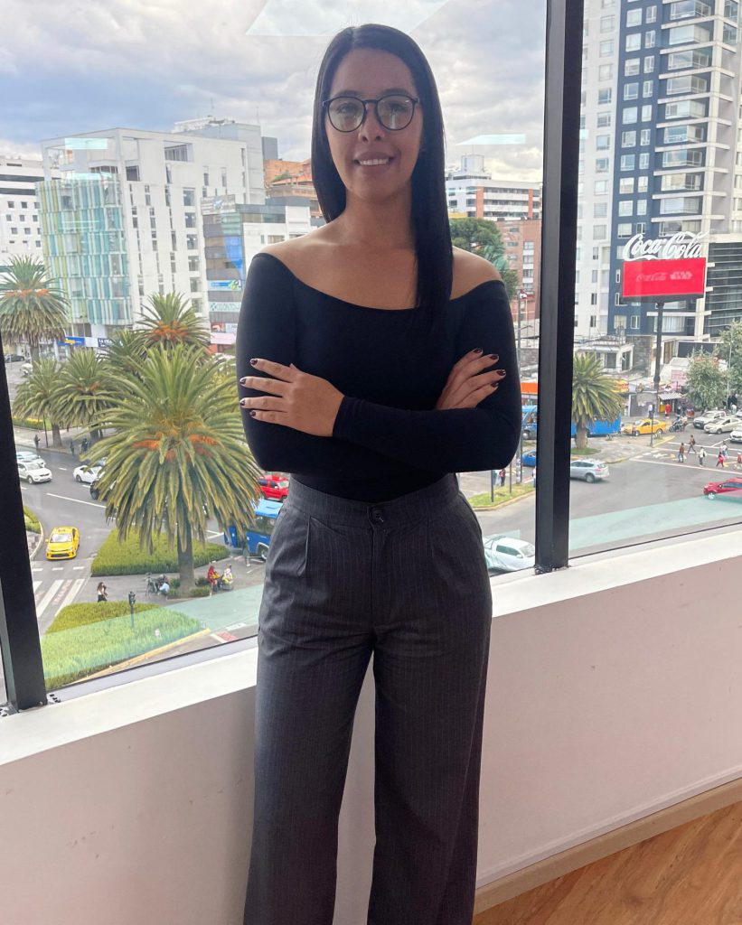 Foto de Nicolle Nicolle Maldonado parte del departamento de adquisiciones de BCI inmobiliaria