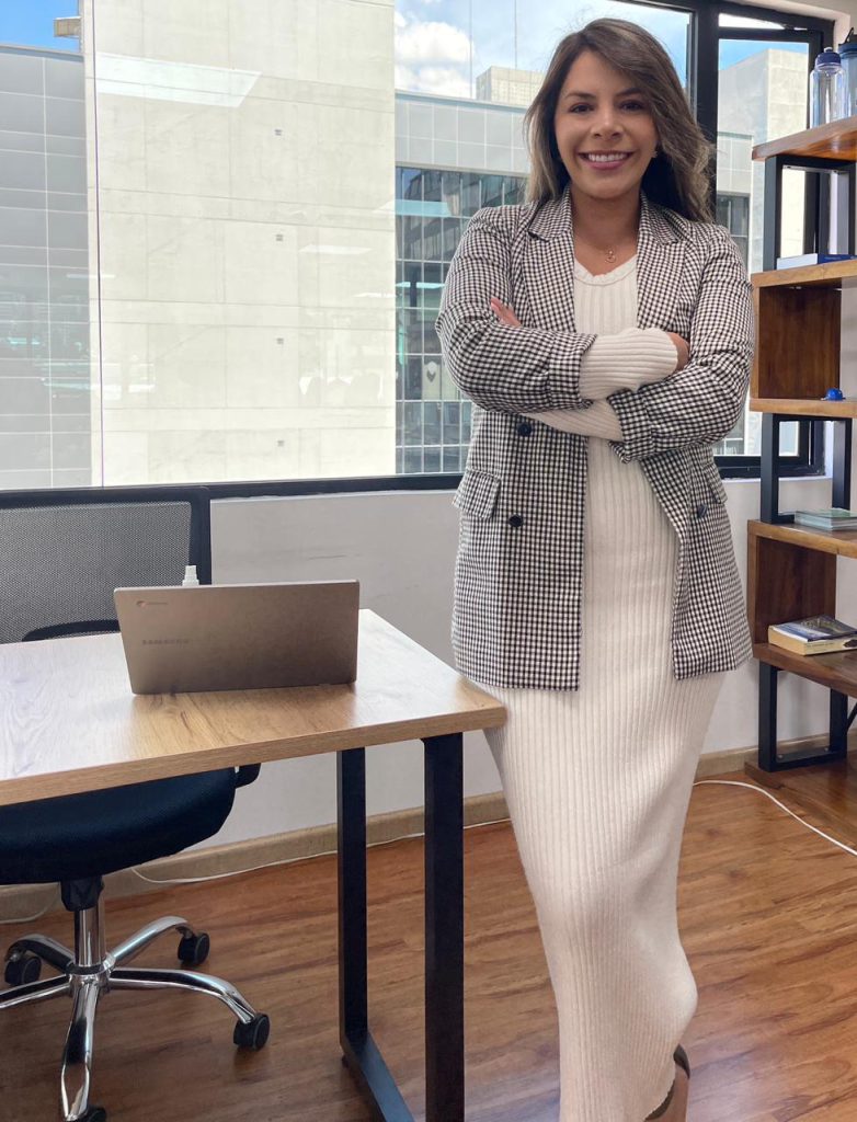 Foto de Evelyn Evelyn Cordoba parte del departamento de marketing de BCI inmobiliaria