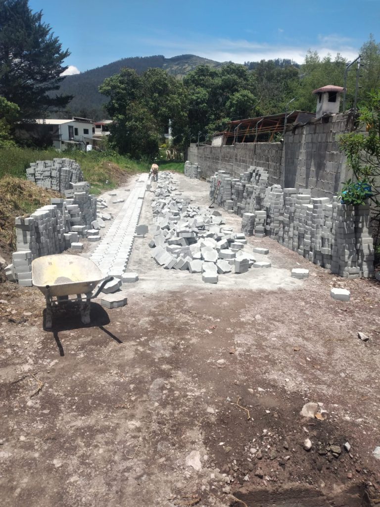 Construcción de base de infraestructura y obras públicas en el proyecto terminado Jardines Ushimana.