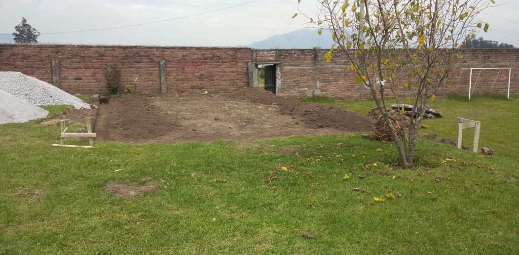 Terreno preparado con muro perimetral, listo para inversión en Bosques La Salle II.