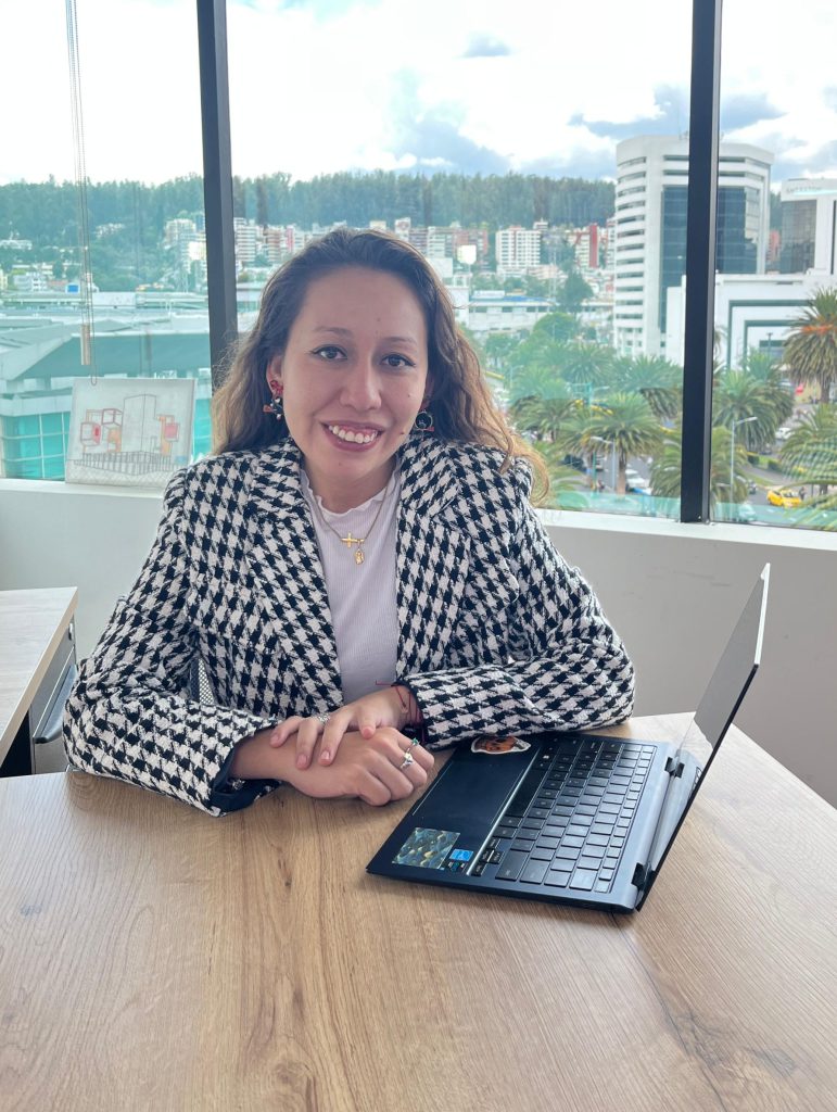 Foto de Dayanna Dayanna Polit parte del departamento de ventas de BCI inmobiliaria